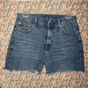 Gap Sz 27 girlfriend cutoffs